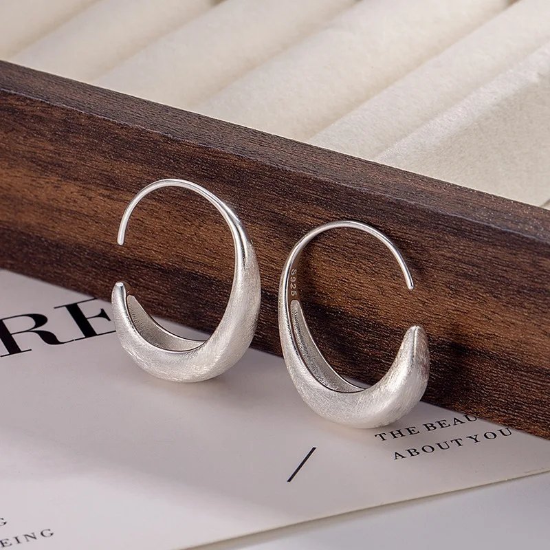 Geometriska örhängen i 925 sterlingsilver med stilren personlighet