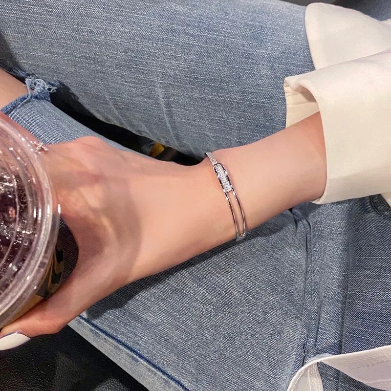Armband i 925 sterlingsilver med glänsande zirkoner