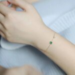 Geometriskt armbands-smycke med grön zirkon i silver - Image 2