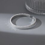 Stilrent damarmband med personlig charm i 925 silver