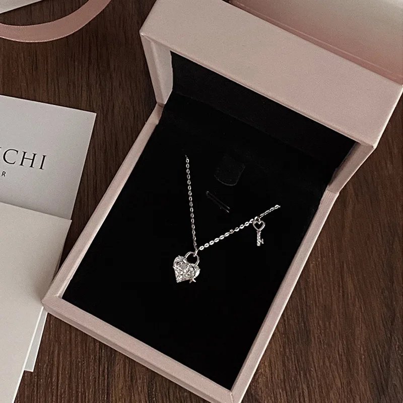 Hjärtformat halsband i 925 sterling silver